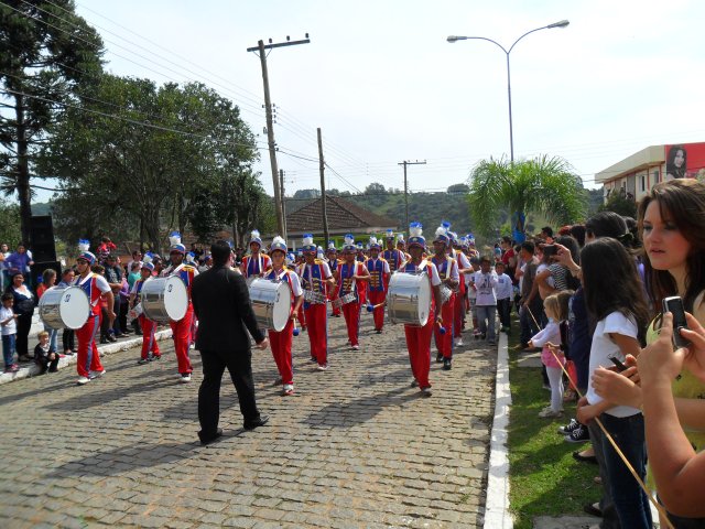 Desfile em Dom Feliciano